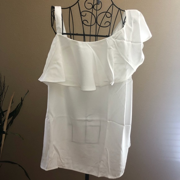 Beautiful Ruffled Top - Picture 2 of 4